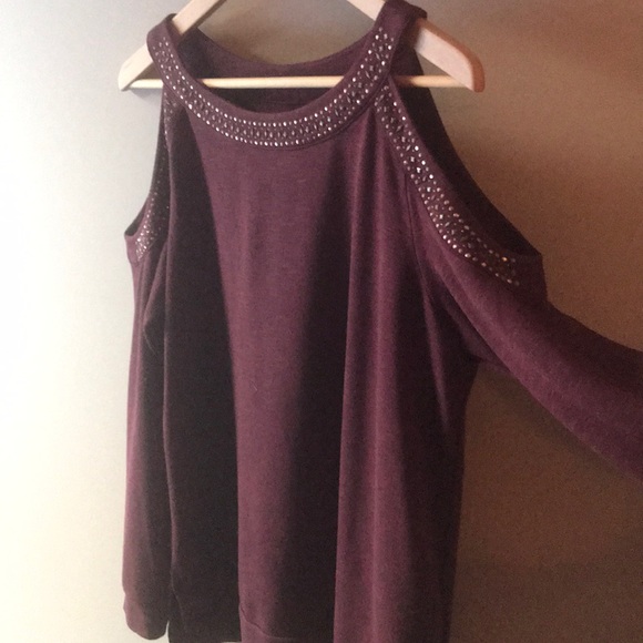 Stunning Sweater w/ Gem detailing - Picture 1 of 8